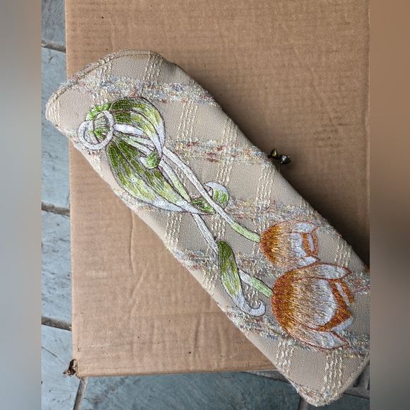 SANTI beaded clutch - Picture 1 of 7